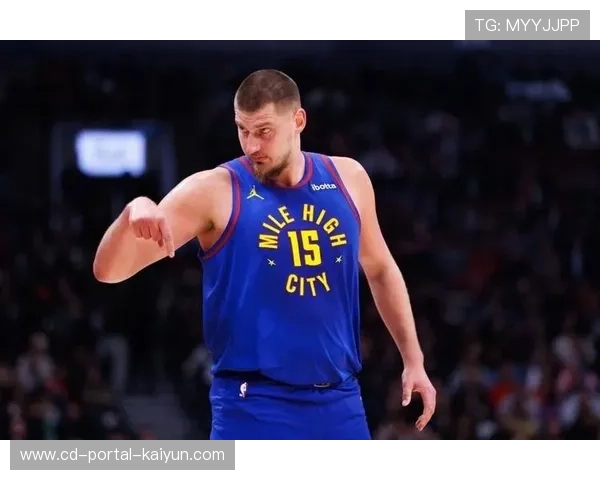 尼古拉-约基奇的赛场幽默:计时器故障期间的搞怪热身 尼古拉-约基奇的赛场幽默:计时器故障期间的搞怪热身